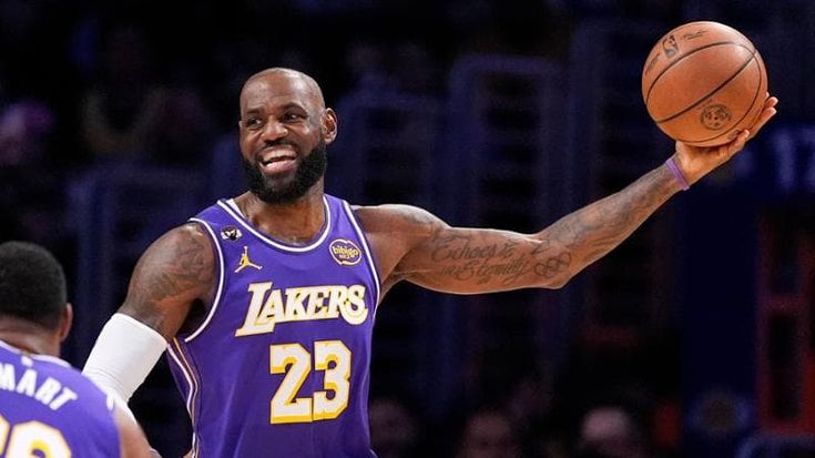 LeBron James da record in Nba, è il giocatore più anziano a firmare una tripla doppia