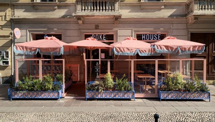 Milano zona gialla, dehors oggetti del desiderio di bar e ristoranti: "Ma niente plastica, meglio l'acciaio"