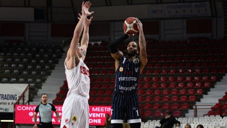 Basket, la Fortitudo Bologna sbanca Varese nel recupero