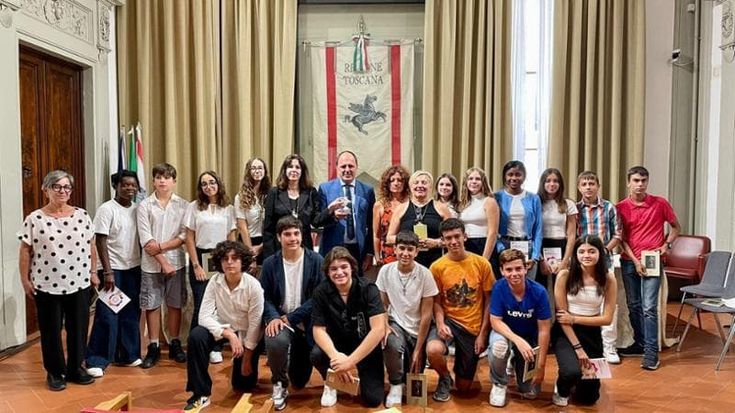Studenti di terza media scrivono un libro: "Capoliveri in giallo. In paese tutti sanno" presentato in Consiglio regionale
