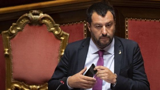 Decreto sicurezza bis, fiducia al Senato con 160 sì: è legge. Zingaretti: "Schiavi a cinque stelle"