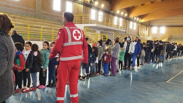 Le mareggiate non fermano gli sbarchi in Calabria: in tre giorni recuperati 165 migranti 