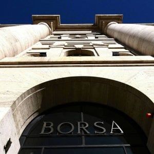 Banche in balia dei mercati: aumento più difficile per Mps, Unicredit si affida ai francesi