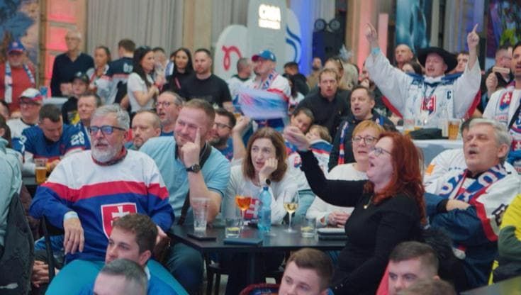 Olimpiadi, la carica di Casa Slovacca: tifo scatenato per l'hockey, birra e... parmigiano reggiano