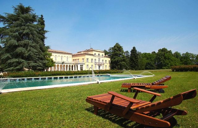 Da Maria Luigia all'agenzia immobiliare: in vendita la Villa del Ferlaro a Collecchio