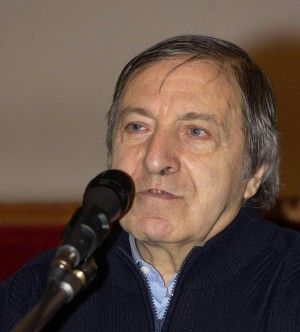 Roberto De Simone<br /> "Cosa succede al teatro San Carlo?<br />C'&egrave; un piano per chiudere gli enti lirici"