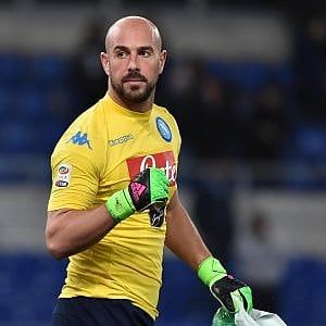 Napoli, Reina allontana l'ipotesi Barcellona: "Non mi sono offerto a nessuno. Pensiamo al campionato"