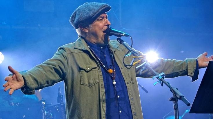 Davide Van De Sfroos: “I miei brani sono a chilometri zero, ma a volte mi ispiro a Bob Dylan. Dal palco vedo gente che ha voglia di divertirsi”
