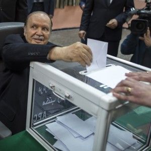 Algeria, stravince Bouteflika. Lo sfidante Benflis non riconosce la validit&agrave; del voto