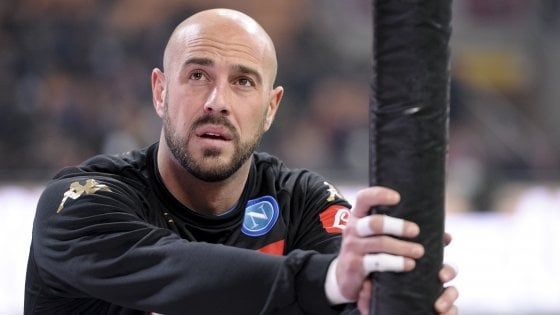 Napoli, Reina resta un rebus. Il papà Miguel: "Lui e De Laurentiis devono incontrarsi e risolvere i problemi"