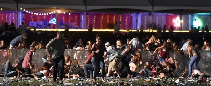Las Vegas, strage al festival country: 59 morti e oltre 500 feriti. L'Fbi: "Non è terrorismo".  Trump: "Attacco terribile"