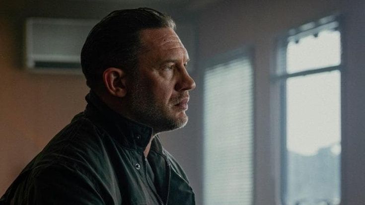 Tom Hardy non è stato licenziato da “Mobland”: lavori in corso per riportarlo sul set