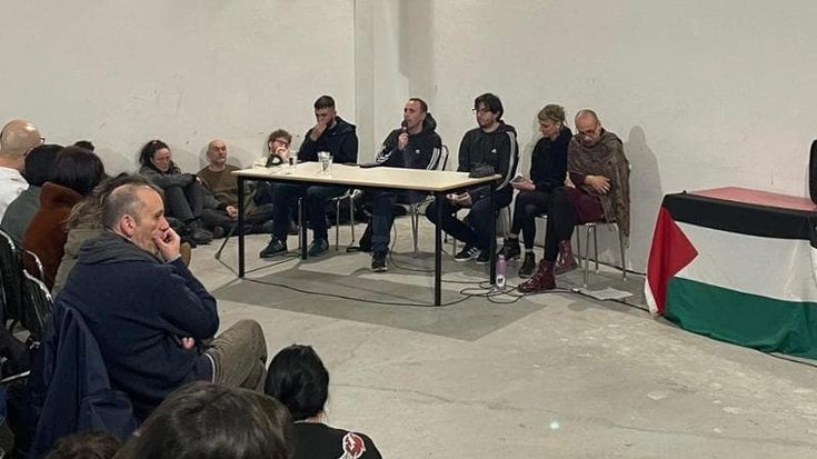 Tra Ungheria e diritti Zerocalcare fa il pienone nel fortino No Tav: “Ma degli scontri non parlo”