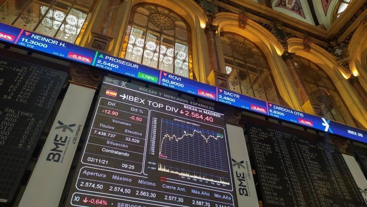 Le Borse di oggi 3 novembre 2021. Listini Ue cauti in attesa della Fed, nuovi record Wall Street . Petrolio in caduta