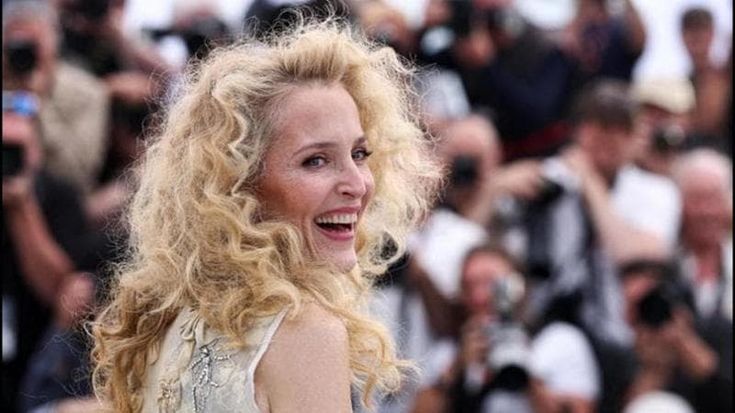 Gillian Anderson: “Non mi sento mai sola. Sono un po’ eremita”
