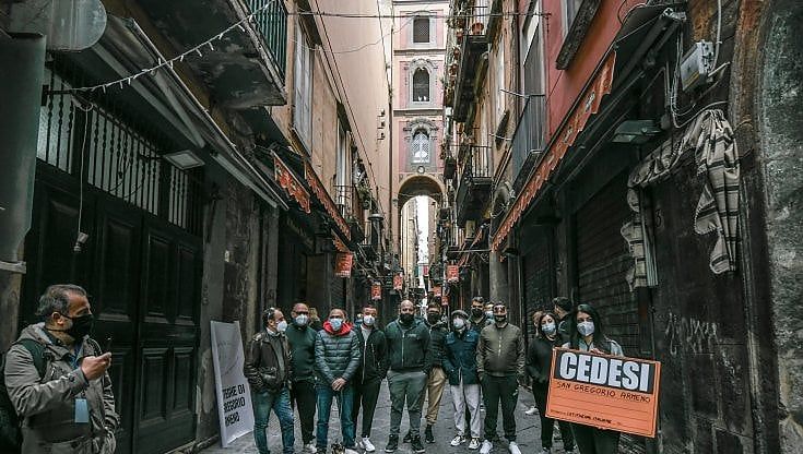 Vie d'Italia. Dalla solitudine alla rinascita. La sfida di San Gregorio Armeno, la strada dei presepi di Napoli