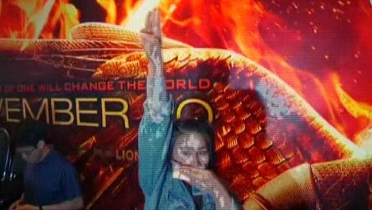 Hong Kong: tre dita al cielo, come in "Hunger games"