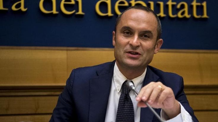 Costa, Azione: “Basta violare la privacy in bagno e sotto le lenzuola, è contro la Costituzione”