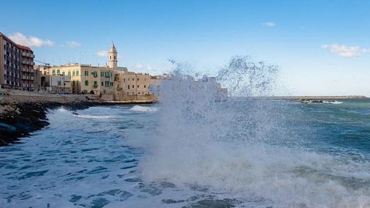 Puglia, freddo e pioggia a Natale: “Temperature in picchiata fino a Santo Stefano”. Allerta gialla
