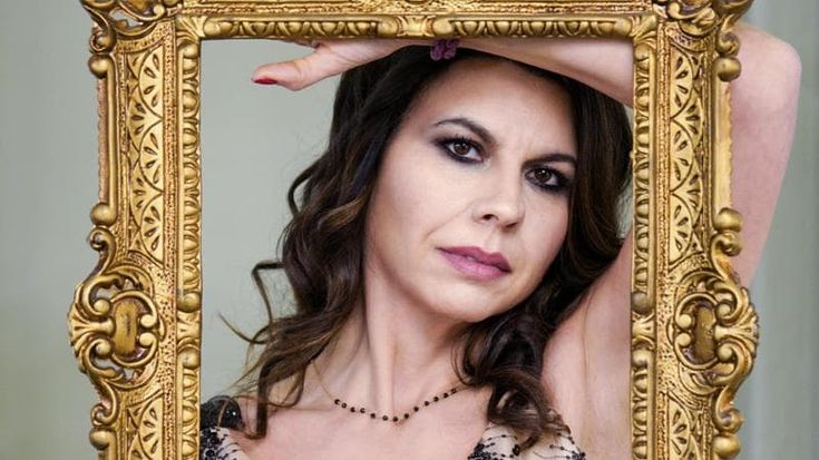 Geppi Cucciari: “Ho sempre riso di me stessa. Mi offendo se i fan dicono stupiti: sei intelligente”