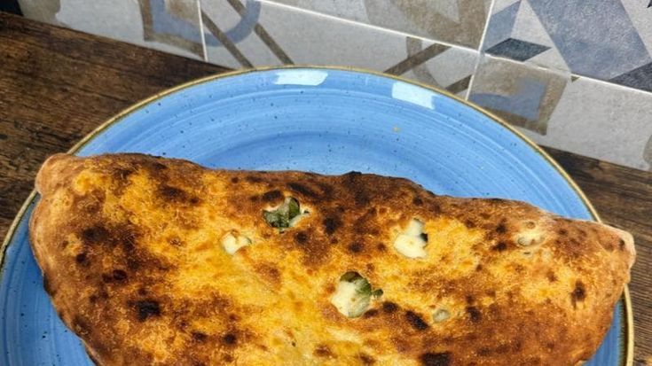 Pizza con scarola e acciughe come alla vigilia di Natale