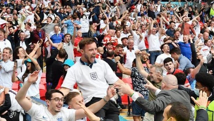  Euro 2020, allerta per tifosi inglesi infiltrati. Annullati i biglietti già venduti. Mourinho a rischio quarantena. 