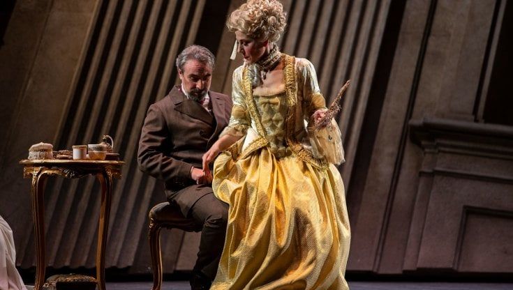 Ferrara, l'opera di Puccini per le donne iraniane: ciocche di capelli tagliate nella Manon Lescaut