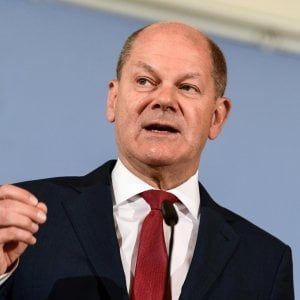 Scholz presenta il maxi piano tedesco da 130 miliardi: "Forti possibilità di evitare la seconda ondata del virus"