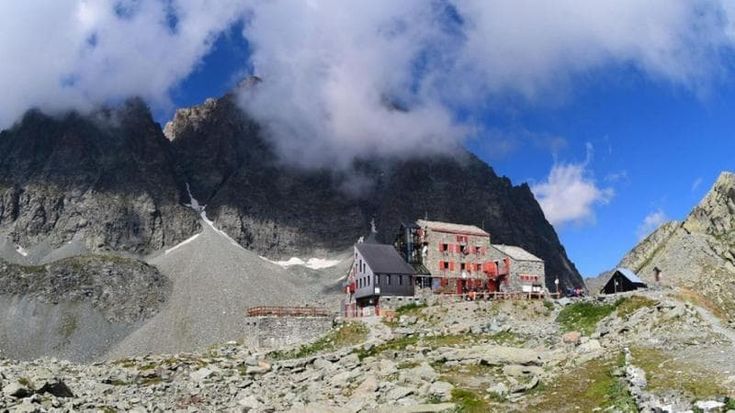 Grande frana sul Monviso vicino al Rifugio Sella, paura ma nessun escursionista coinvolto