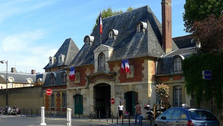 L'omaggio a Denise, l'anziana che rifiutò il letto in terapia intensiva, commuove la Francia