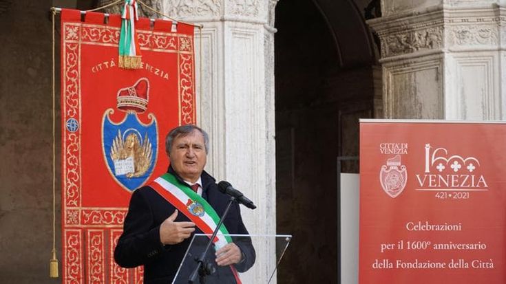 Venezia, Brugnaro: vado avanti. Baruffa in consiglio. Il suo assessore: “Facciamo causa al Comune”