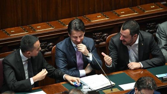 Sondaggi, sempre forte l'area di governo. Tre italiani su 4 fedeli all'euro. E Gentiloni è il più popolare nel centrosinistra 