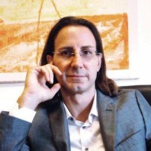 Propone dieta per vivere 120 anni, l'Ordine dei medici denuncia Adriano Panzironi