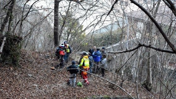 Bergamo, in gita nel bosco con la famiglia: precipita e muore in un burrone