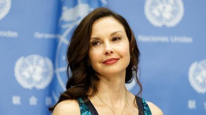 Ashley Judd, il sorriso e l'eleganza di un'attrice impegnata