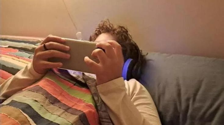 Aggancia un 15enne sull’app di incontri e lo abusa alle porte di Roma: indagato un 58enne