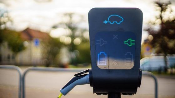 Auto elettrica, ibrida, plug-in, come scegliere