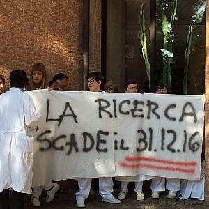 Genova, protesta dei precari dell'ospedale San Martino