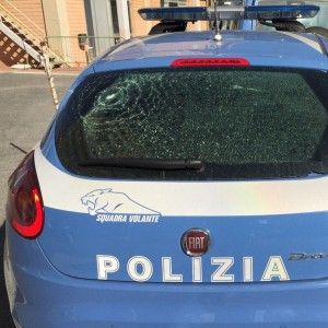 Tensione nella Movida, rivolta contro la polizia