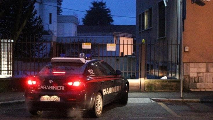Chiodi in strada e alberi abbattuti: furto da film a ditta orafa nell’aretino. Bottino da 2 milioni