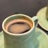 Quella tazzina che non ha fretta: il ritorno del caffè all’ibrik