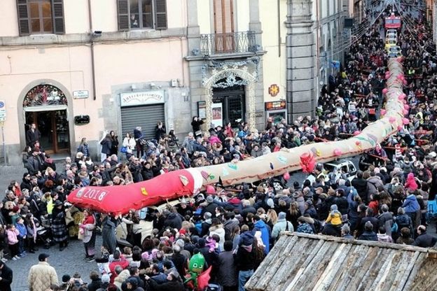 Epifania, nel casertano calza record da 80 metri