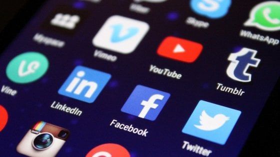 Privacy, Facebook rinuncia a usare i dati WhatsApp per pubblicità in Europa