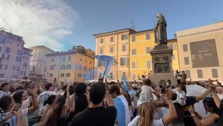 Da Milano a Napoli, l’Italia del tifo divisa tra Spagna e Argentina