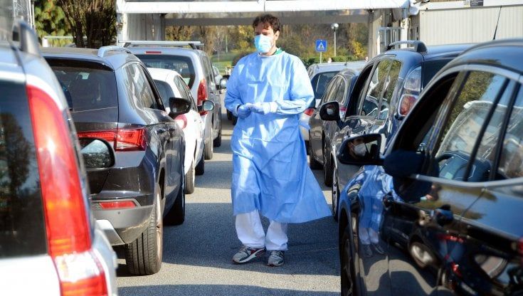 Coronavirus Lazio, lieve calo dei nuovi positivi: 2341 e 43 decessi. "Meno ricoveri nelle terapie intensive"
