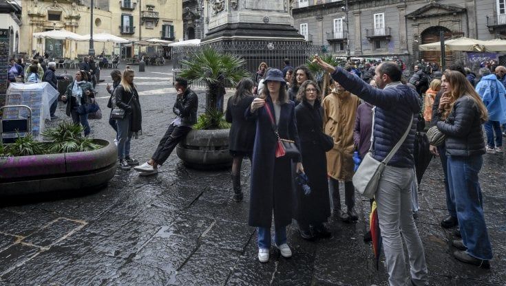Turismo, la scommessa di albergatori e B&b: "Napoli premiata dai dati positivi: Immacolata col pienone"