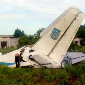 Ucraina, cargo militare abbattuto dai ribelli. Kiev accusa: "Colpi partiti dalla Russia"
