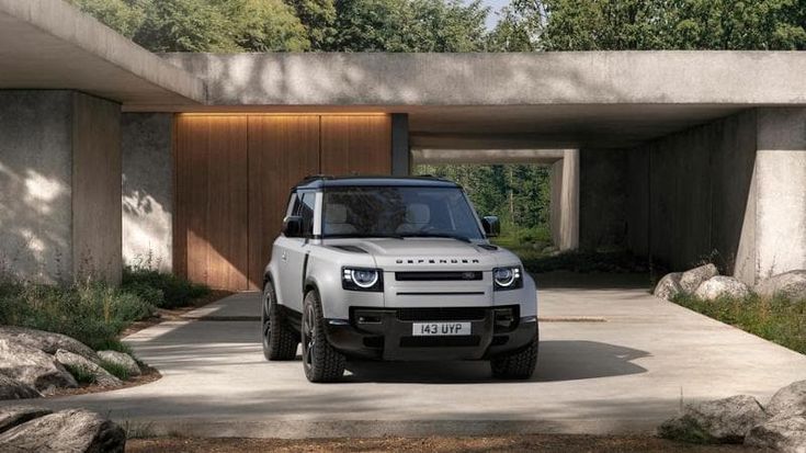 Defender si rifà il look con nuovi gruppi ottici, cerchi e colorazioni