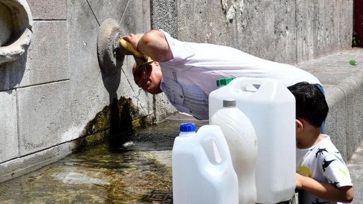 Acqua, Paese spezzato dalle interruzioni di fornitura. Al Sud si superano le 200 ore all’anno. Quando spetta il risarcimento