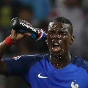 Francia, rendimento e gestaccio: momento nero per Pogba